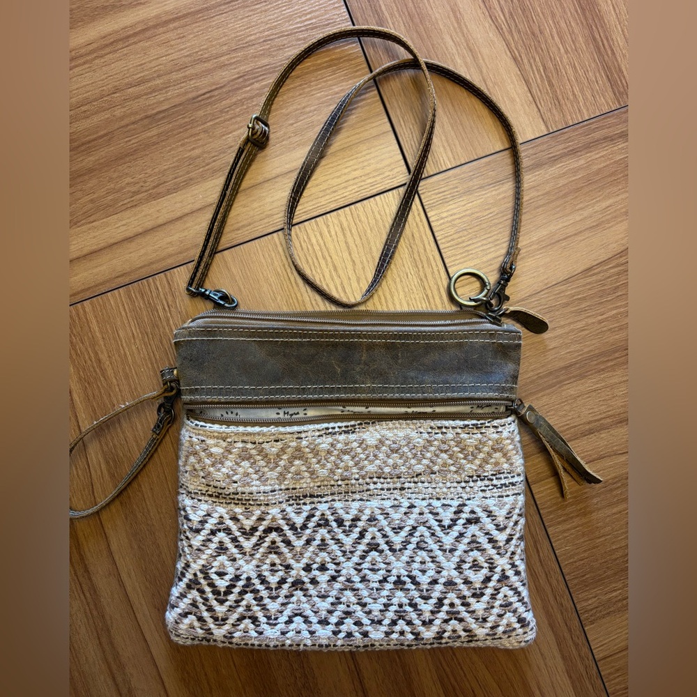Myra Bag Contentment crossbody bag